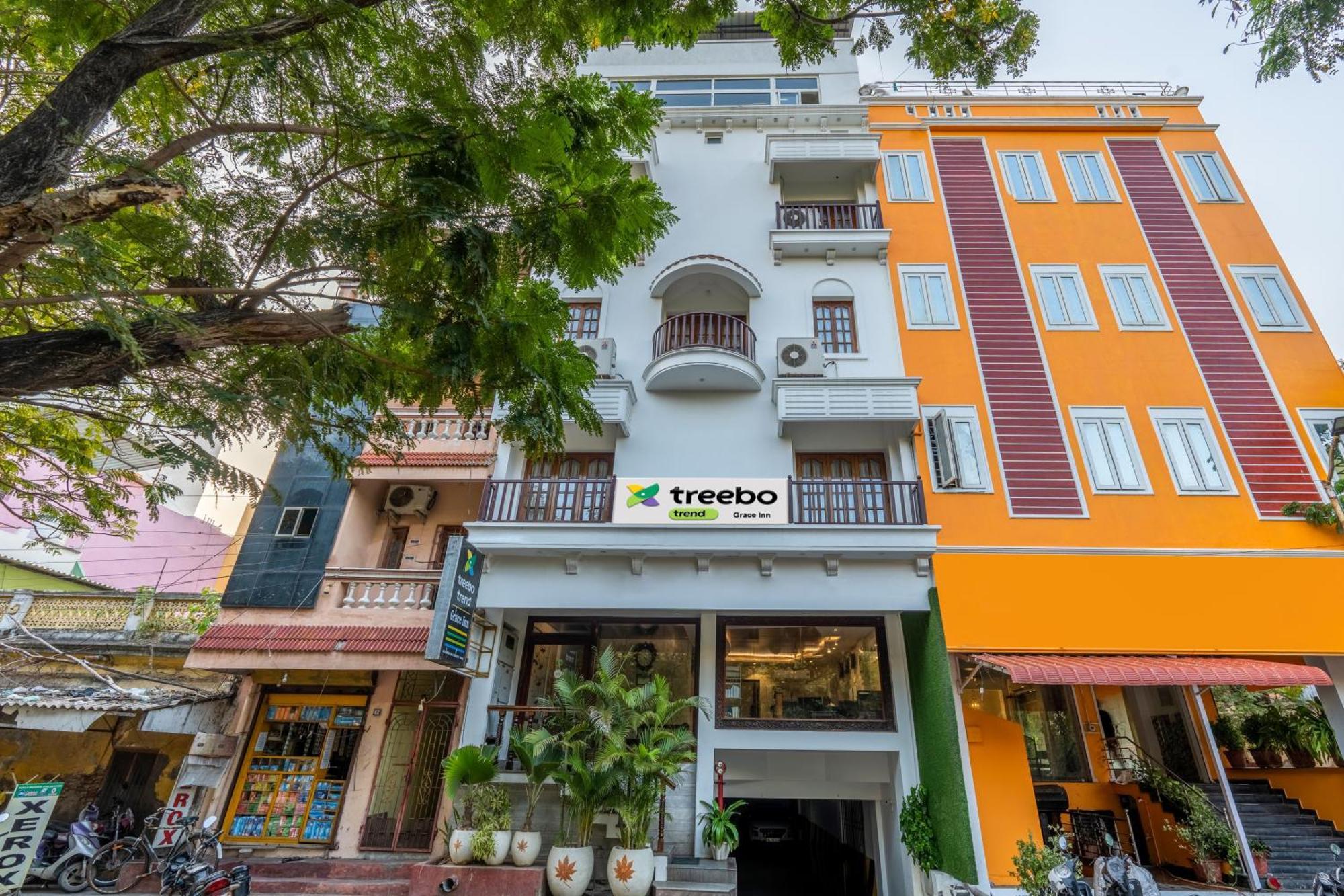 Treebo Grace Inn, 3 Min Walk From Promenade Beach ปอนดิเชอรี ภายนอก รูปภาพ